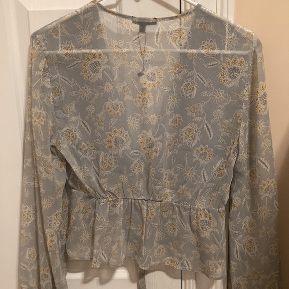 blue floral blouse. - Picture 3 of 3